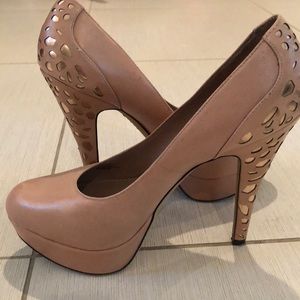 Vince Camuto pumps
